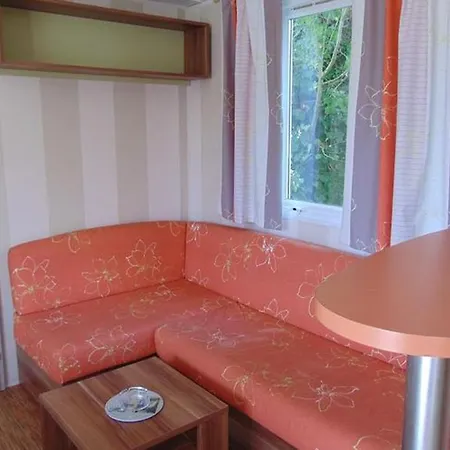 Mobil Confortable 8 Personnes Avec Terrasse - Api-1-52-684 *
